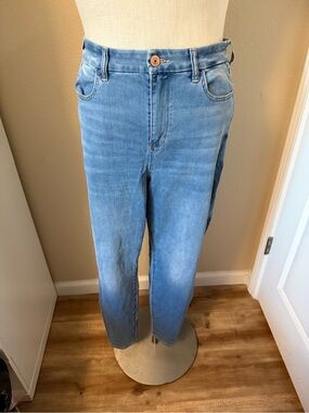 American Eagle Outfitters Light Wash High-Rise Straight Jeans